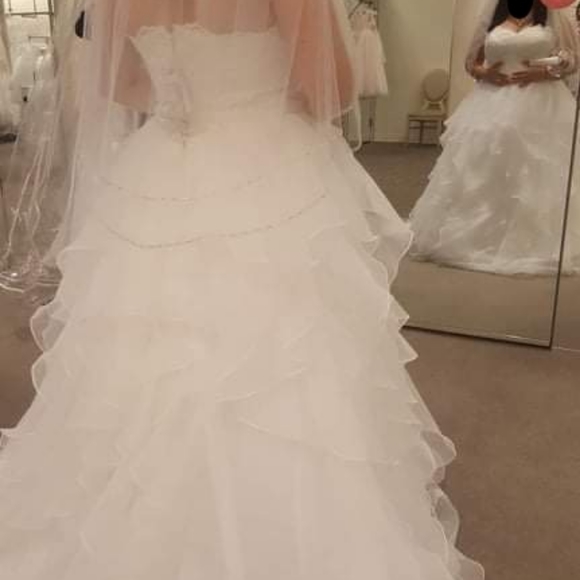Wedding dress - Picture 2 of 3